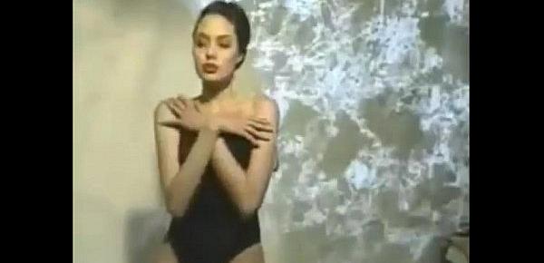  Angelina Jolie Rare Bikini Photoshoot